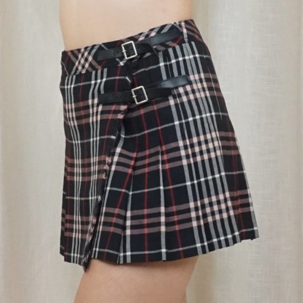 AUTHENTIC Burberry Vintage Iconic Check Fringe Wrap Mini Skirt in Black& Red - Picture 2 of 9